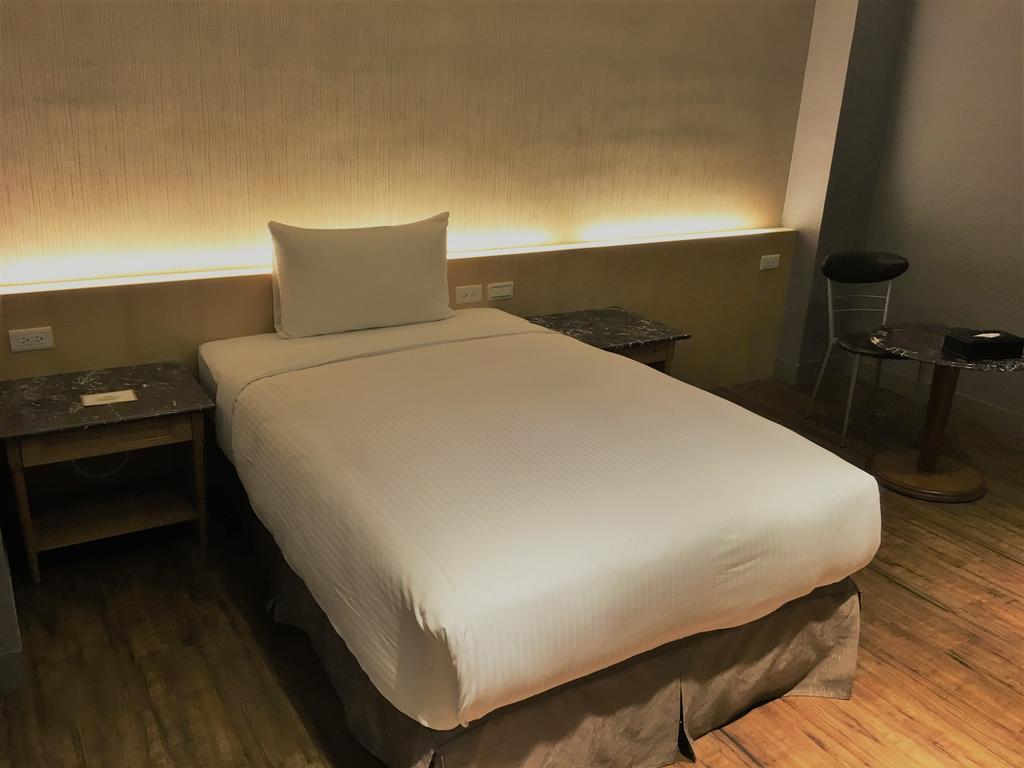 Simple Life Kaohsiung Hotel Екстериор снимка