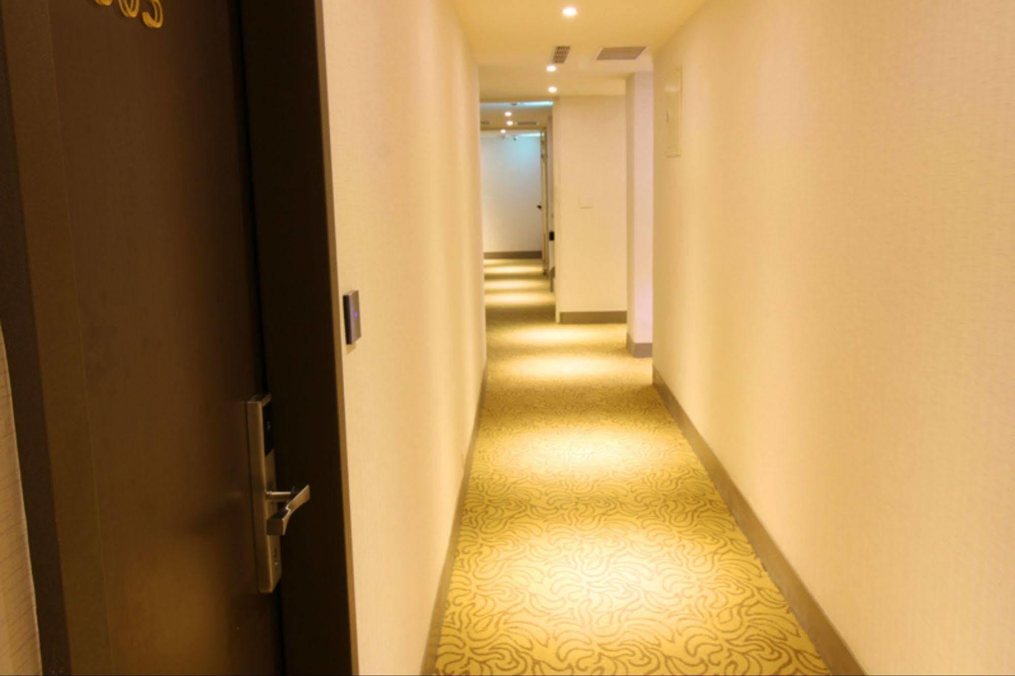 Simple Life Kaohsiung Hotel Екстериор снимка